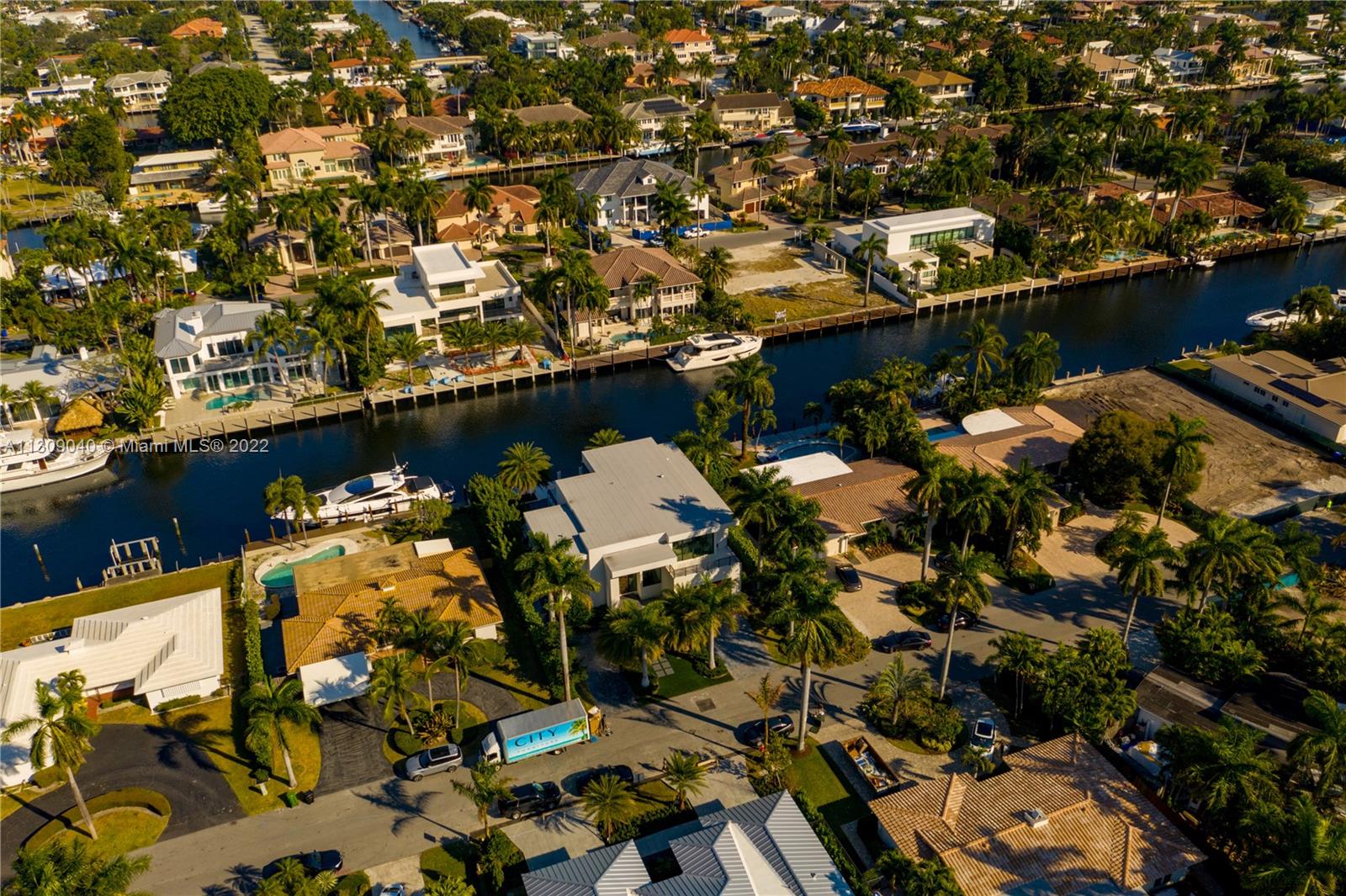 128 Fiesta Way, Fort Lauderdale FL 33301