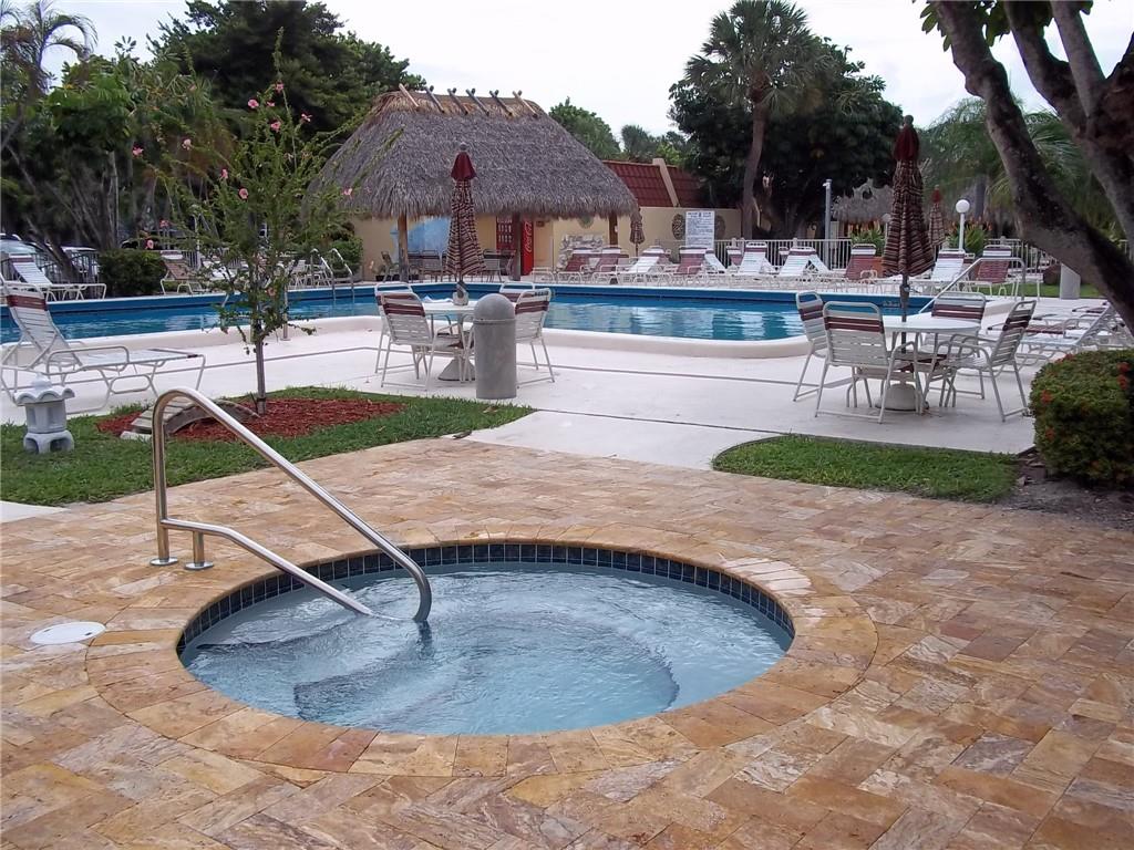 Swimming Pool/Hot Tub