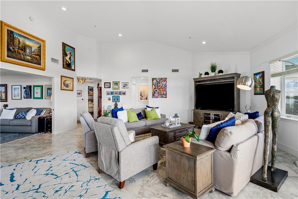 Oversized main living