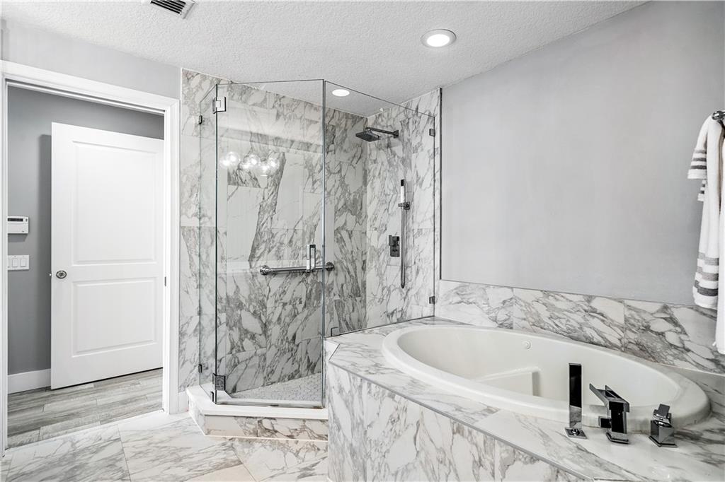 Main bath with Tub & Shower