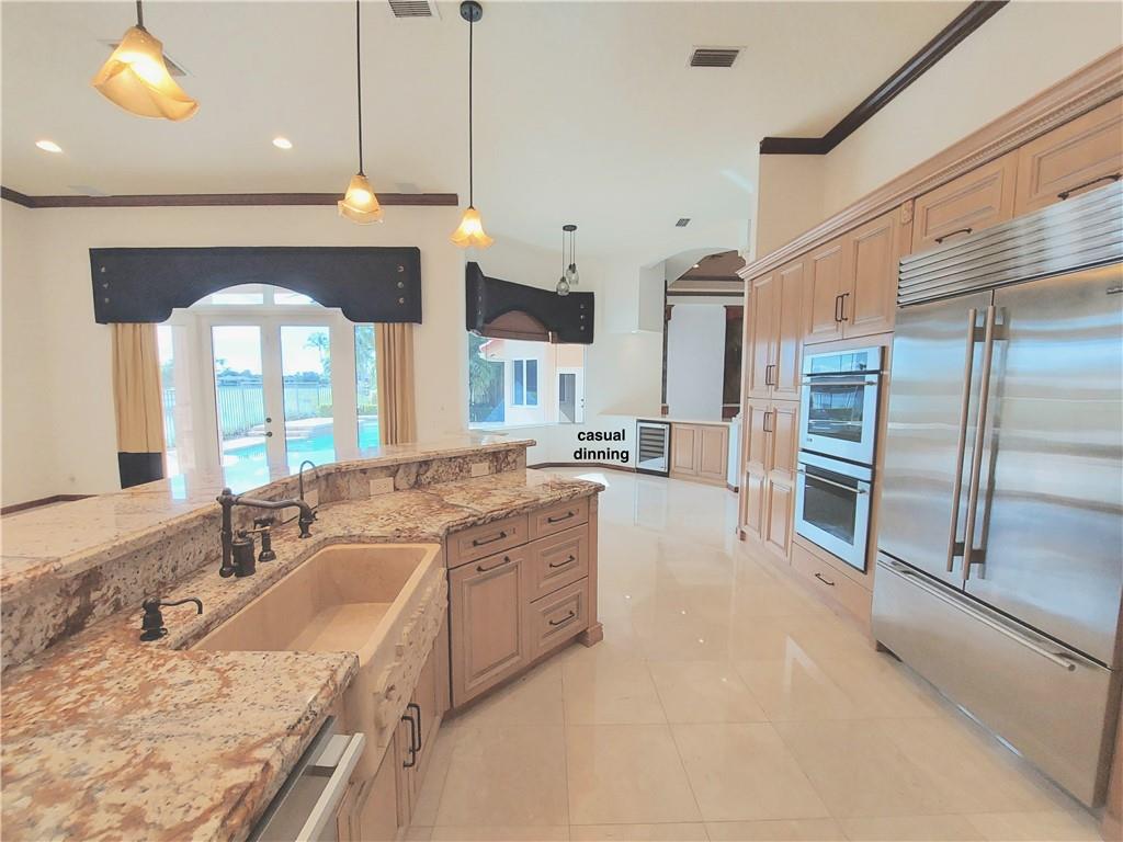 Kitchen opens to family & casual dining