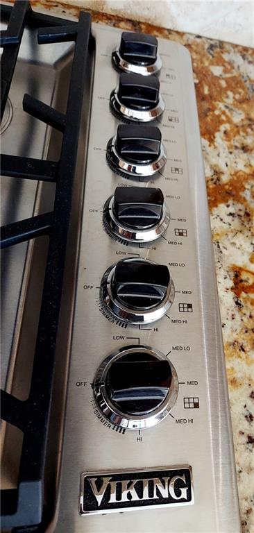 6 burner gas cook top. VIKING