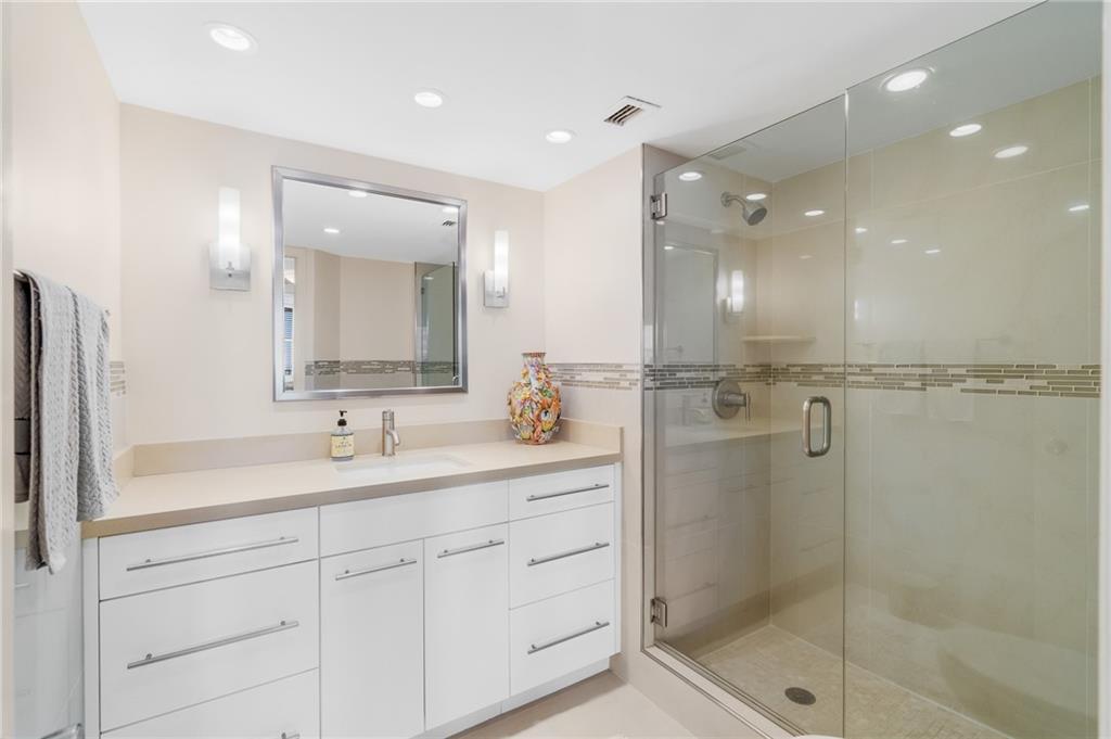 Primary Suite Bathroom