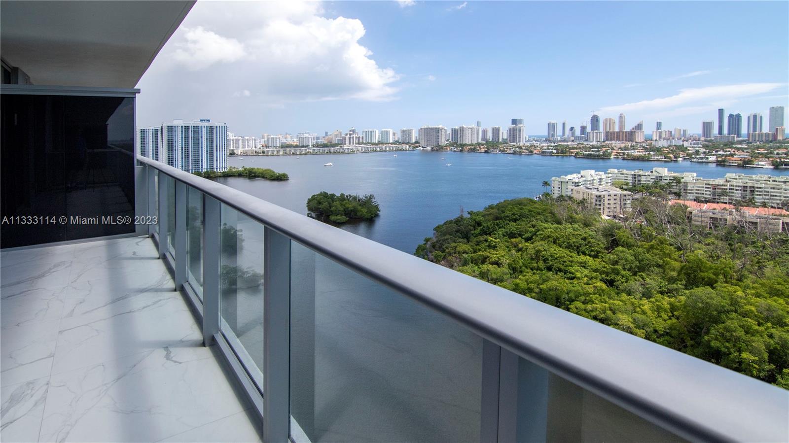 Apartamento à Venda em North Miami Beach, FL