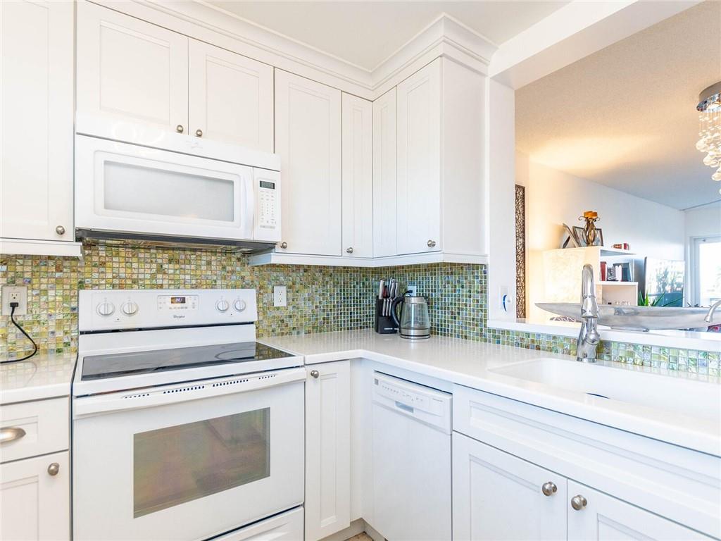 Pass thru to dining area.