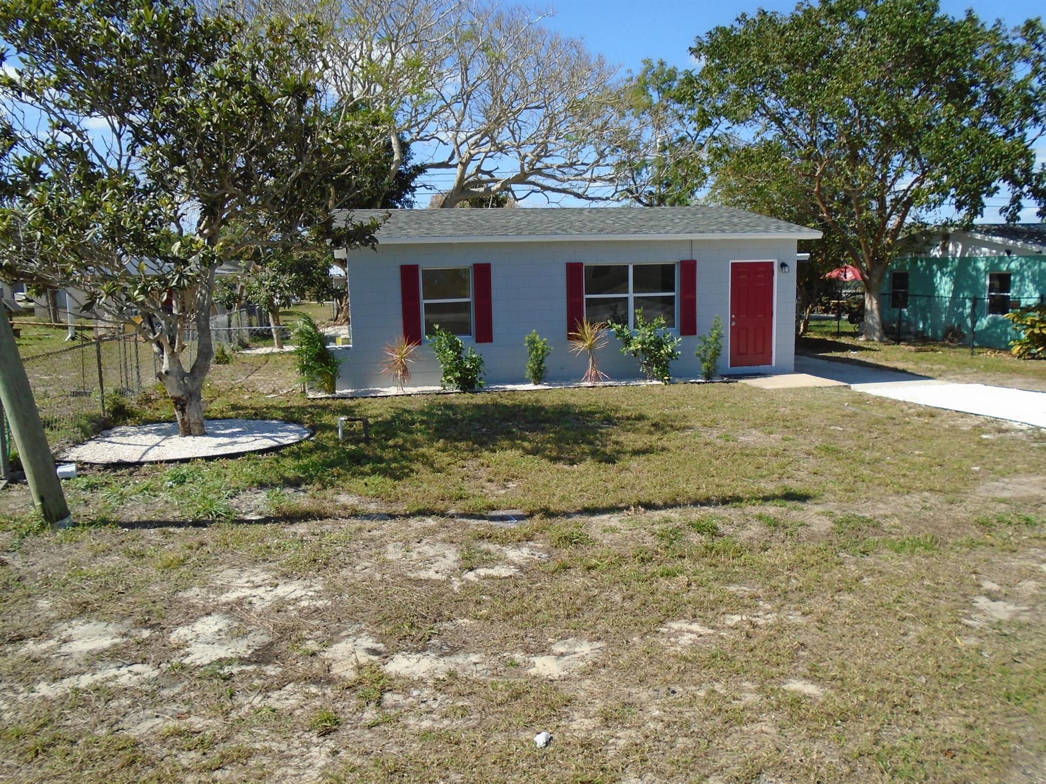 Homes for sale in Vero Beach, FL | 2405 3rd Av Avenue Se, Vero Beach, FL 32962 | MLS# R10864512