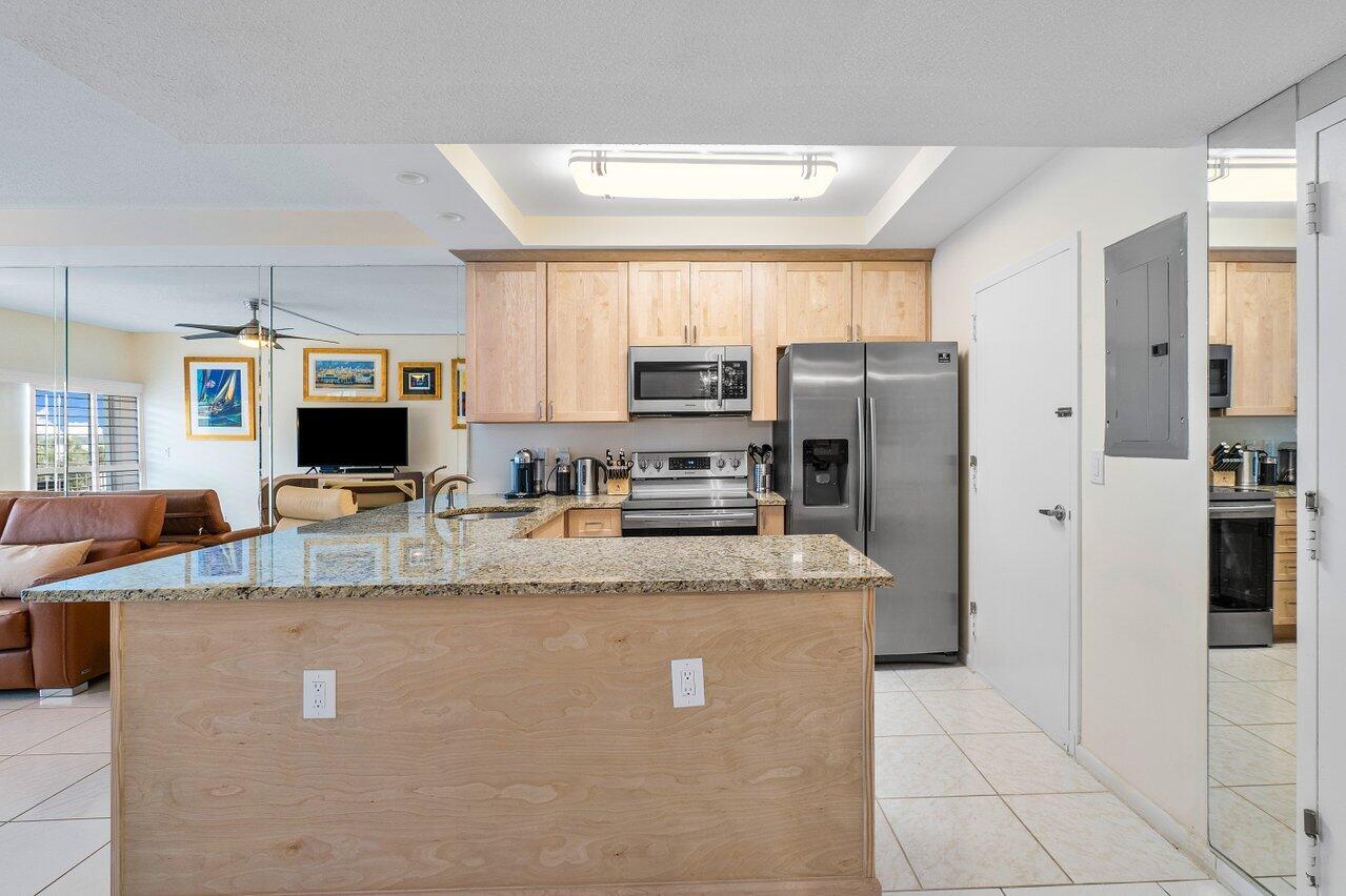 3230 S Ocean Boulevard Unit# B-203 Palm Beach FL 33480 | R10865514