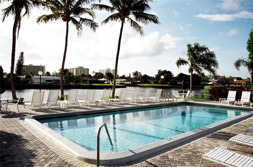 Heated Pool on the Intracoastal!