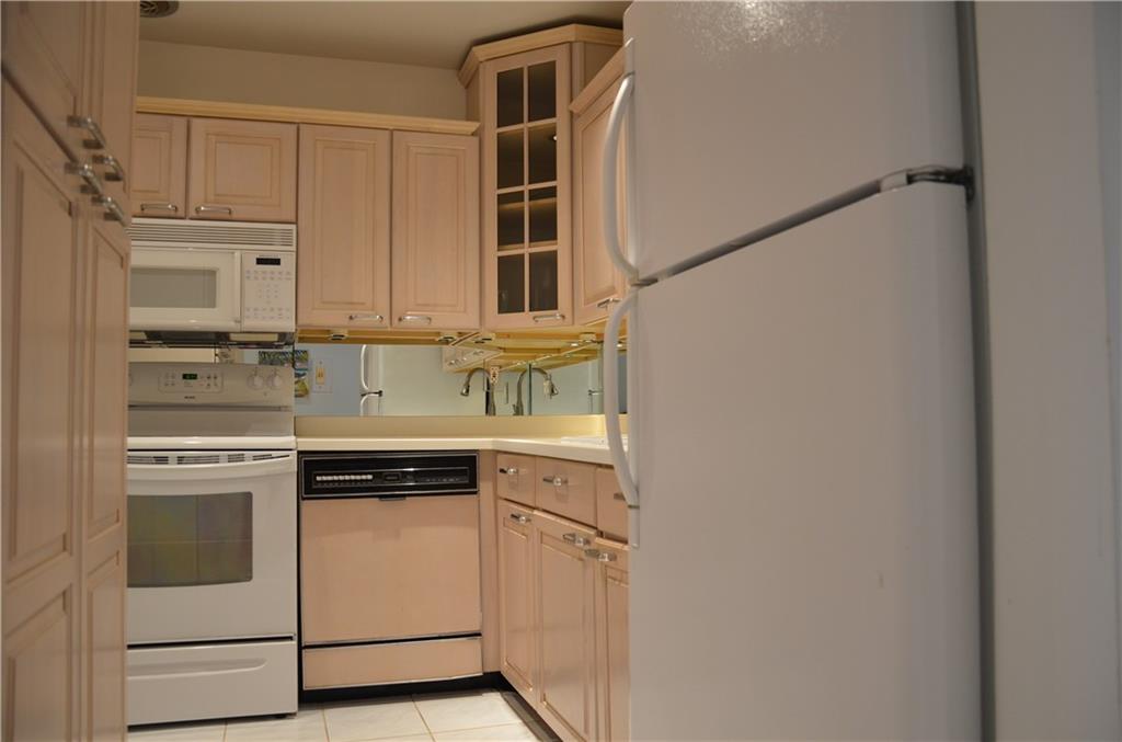 Cook's Kitchen-plenty of storage!