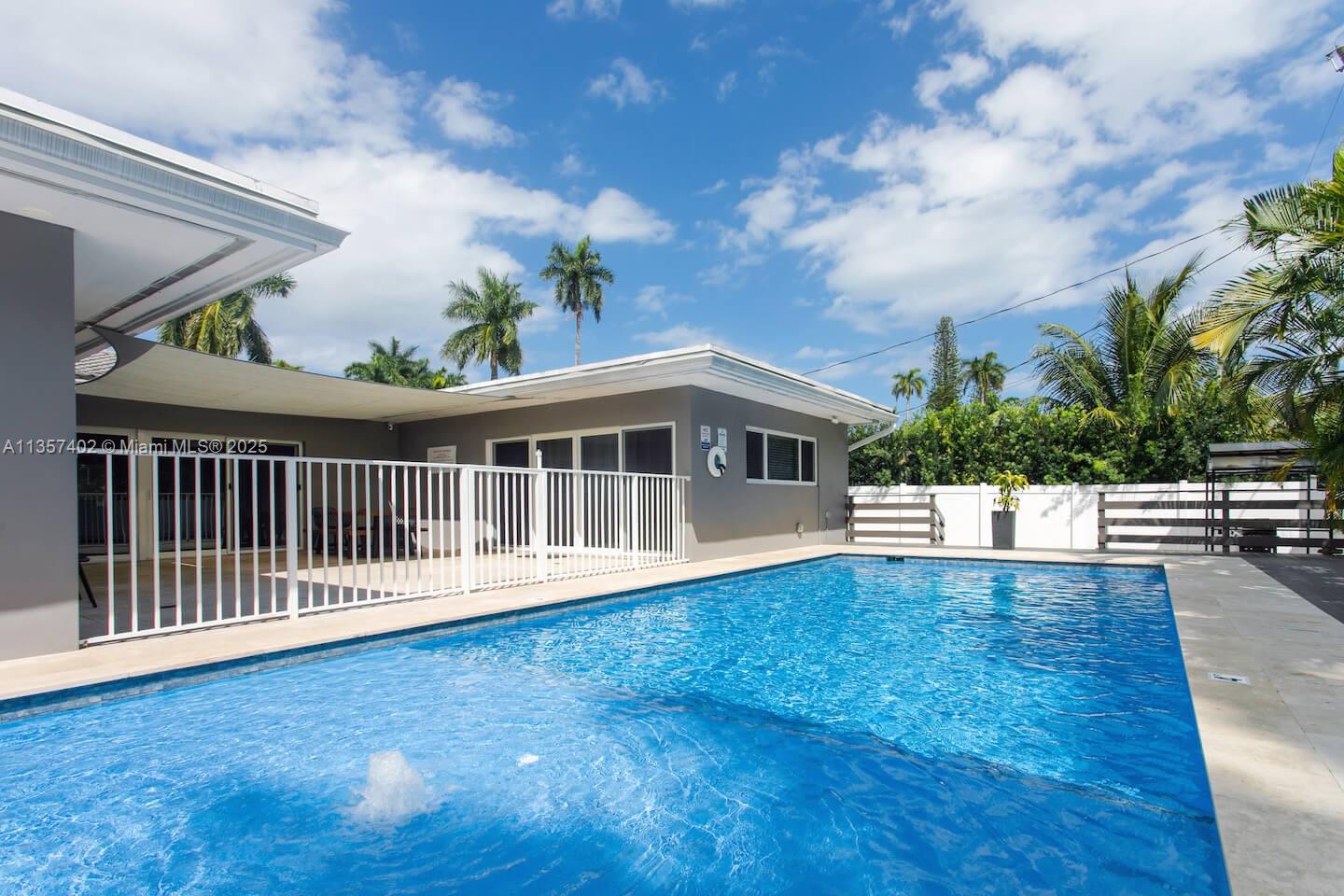 Hollywood Lakes Section