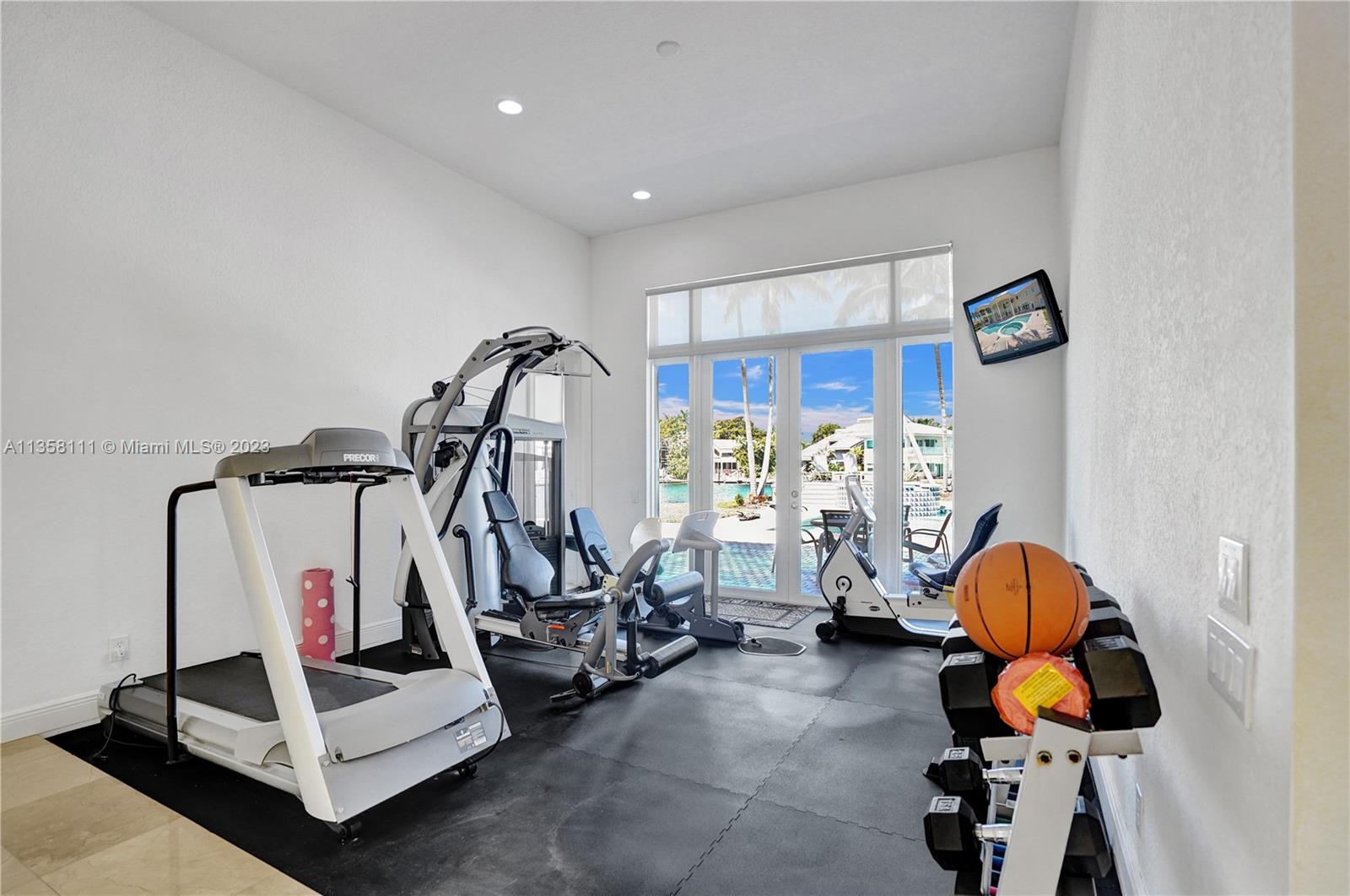 1130 Harbor Ct, Hollywood FL 33019