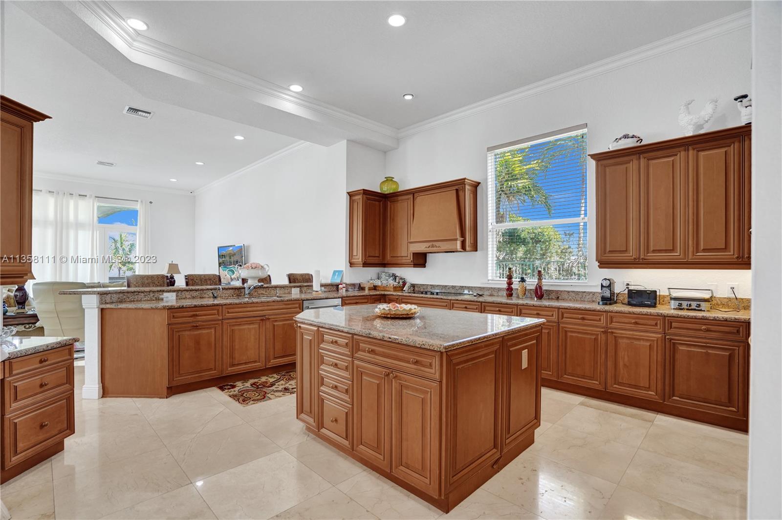 1130 Harbor Ct, Hollywood FL 33019