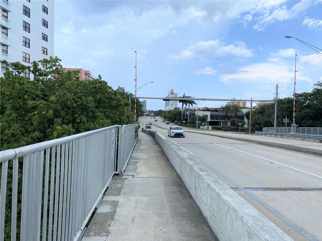 Sea Haven is just accros
the bridge from A1A and
the Beach access