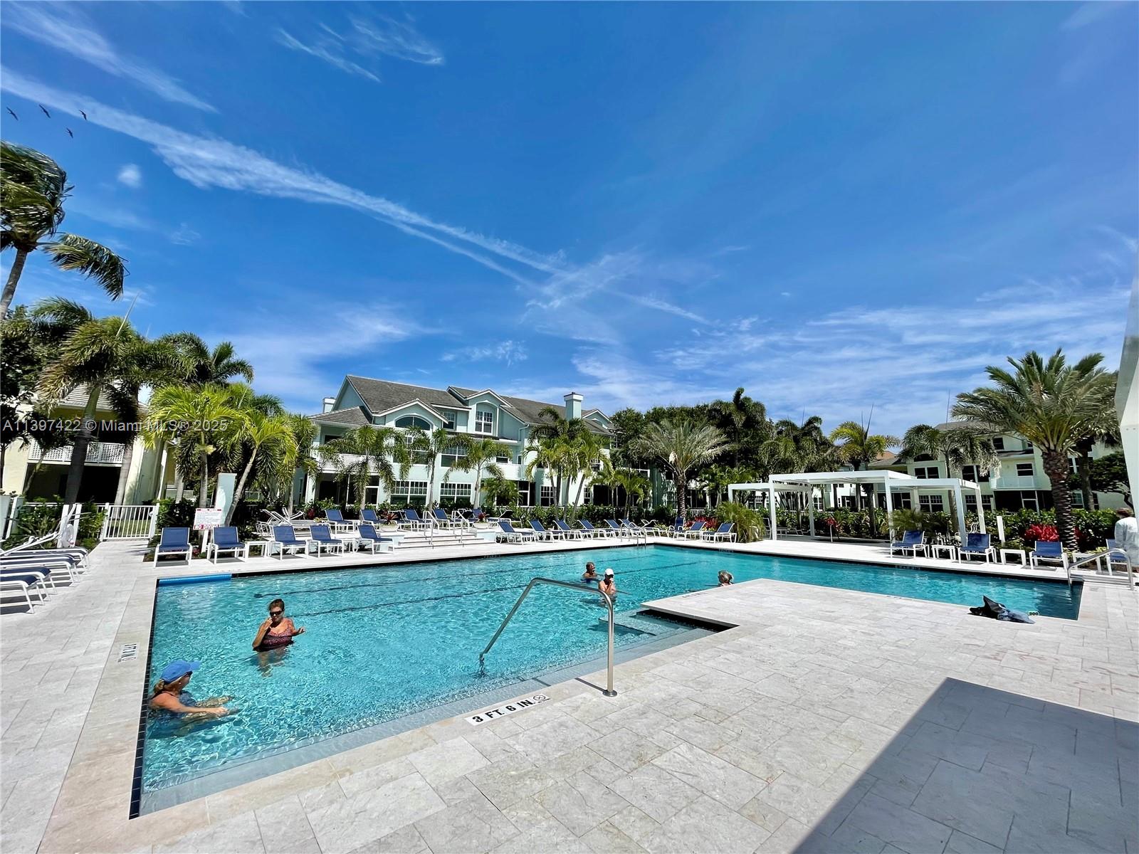Spacious garage and storage at 905 Mainsail Circle - Condo in Jupiter