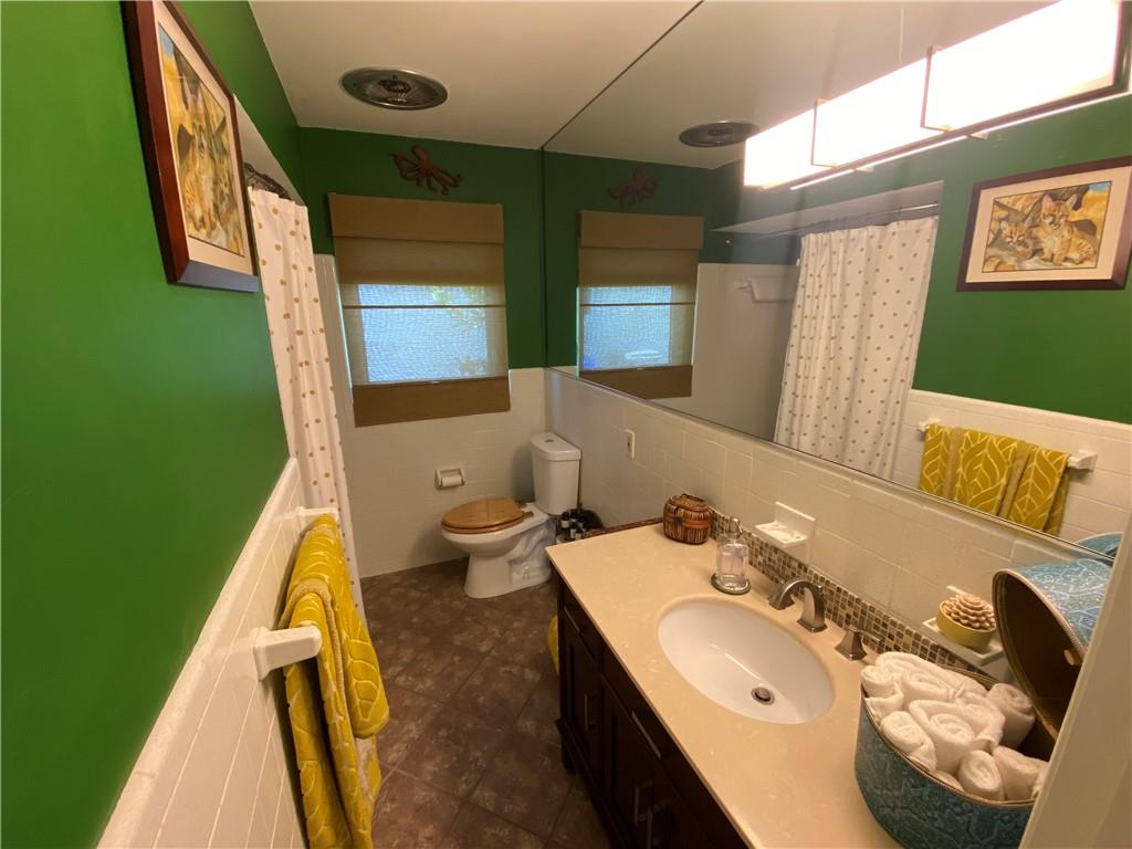2nd bathroom