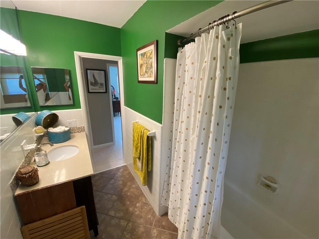 2nd bathroom