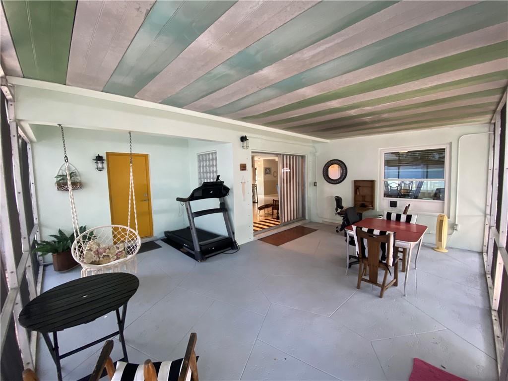 lhuge screened in porch