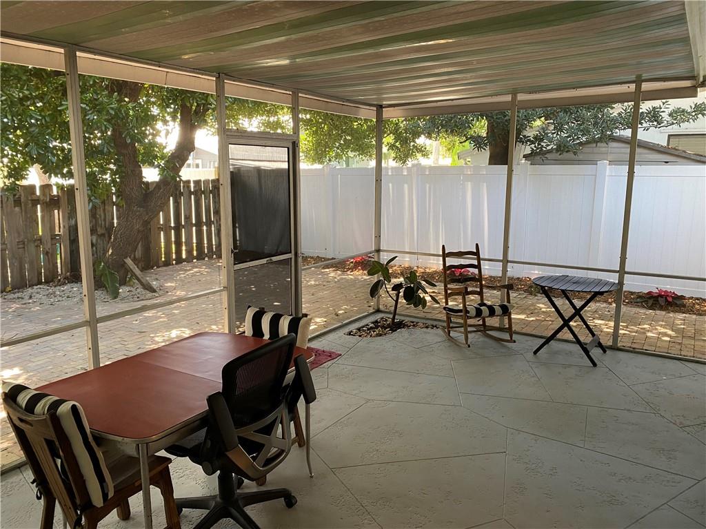 lhuge screened in porch