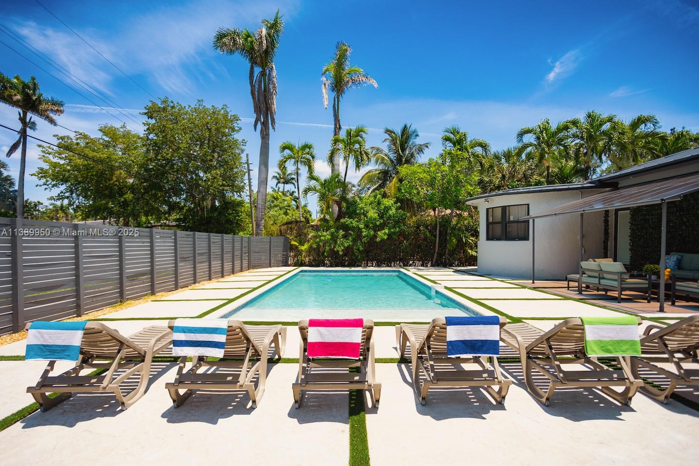 Hollywood Lakes Section