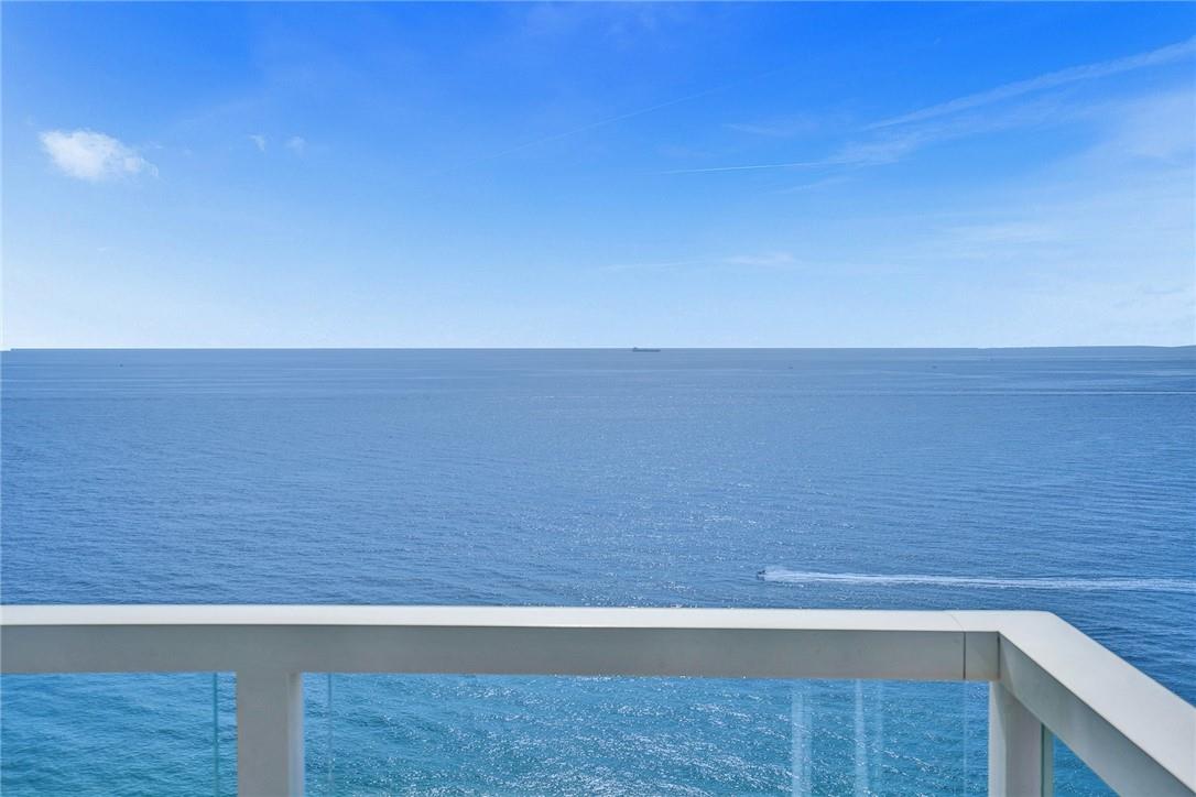 SE corner balcony views