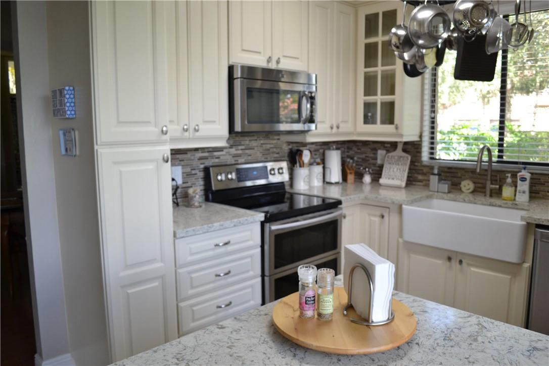 VERY FUNCTIONAL KITCHEN