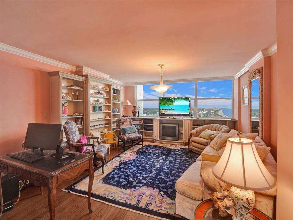 Guest Bedroom #2 or Den