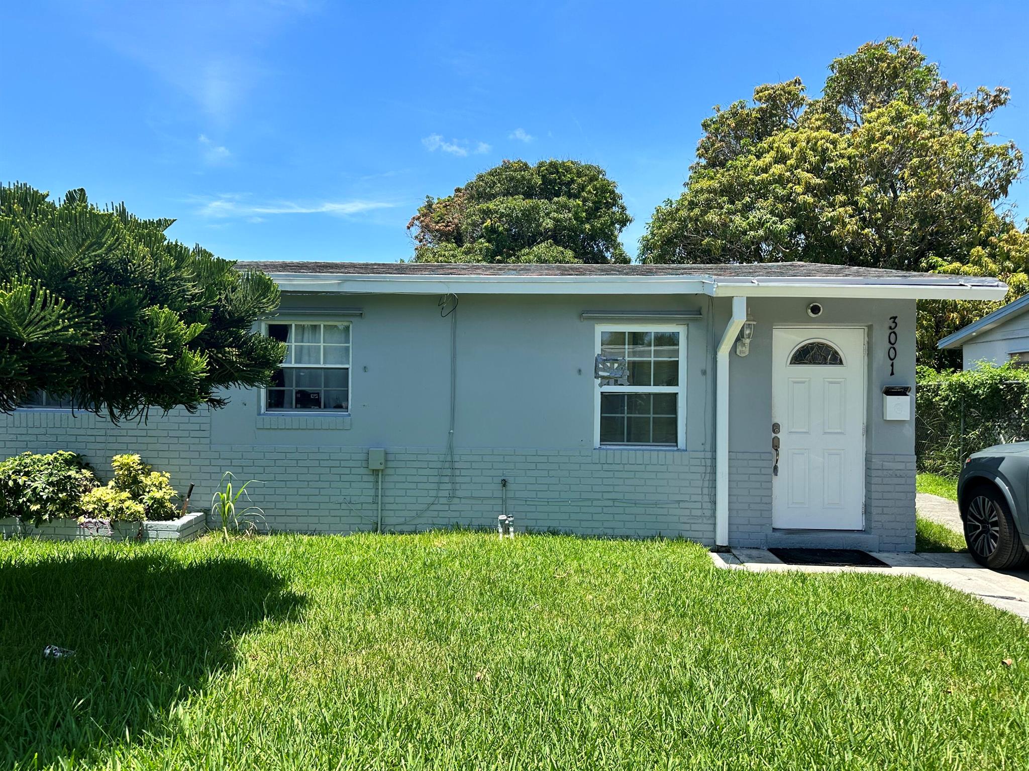3001 Pinewood Avenue West Palm Beach FL 33407 | R10900551