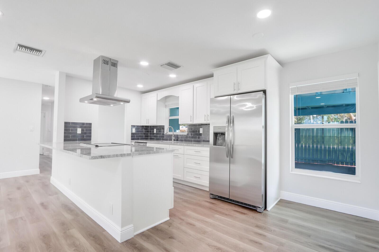 904 Lighthouse Drive North Palm Beach FL 33408 | R10900569