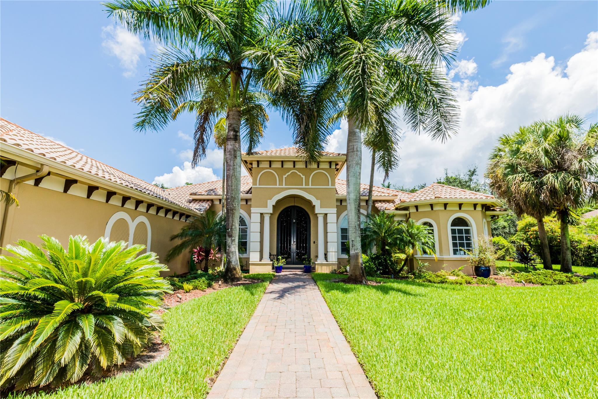 12623 Winners Cir Davie FL 33330 | F10388503