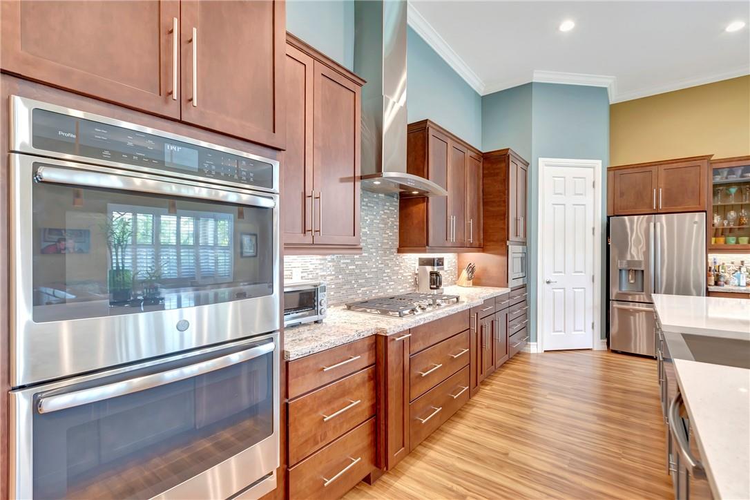 The Kitchen has a double oven and all cabinets/drawers are soft touch.