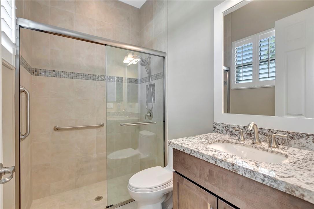 2nd Bedroom en-suite full bathroom.