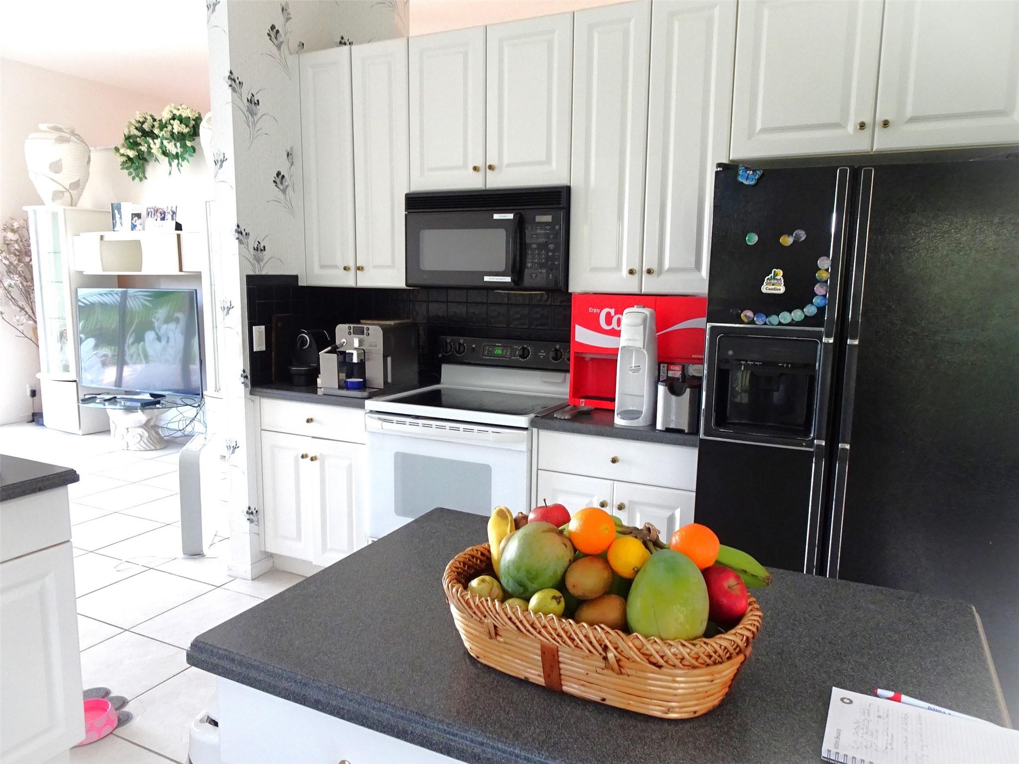KITCHEN WITH CENTER ISLAND