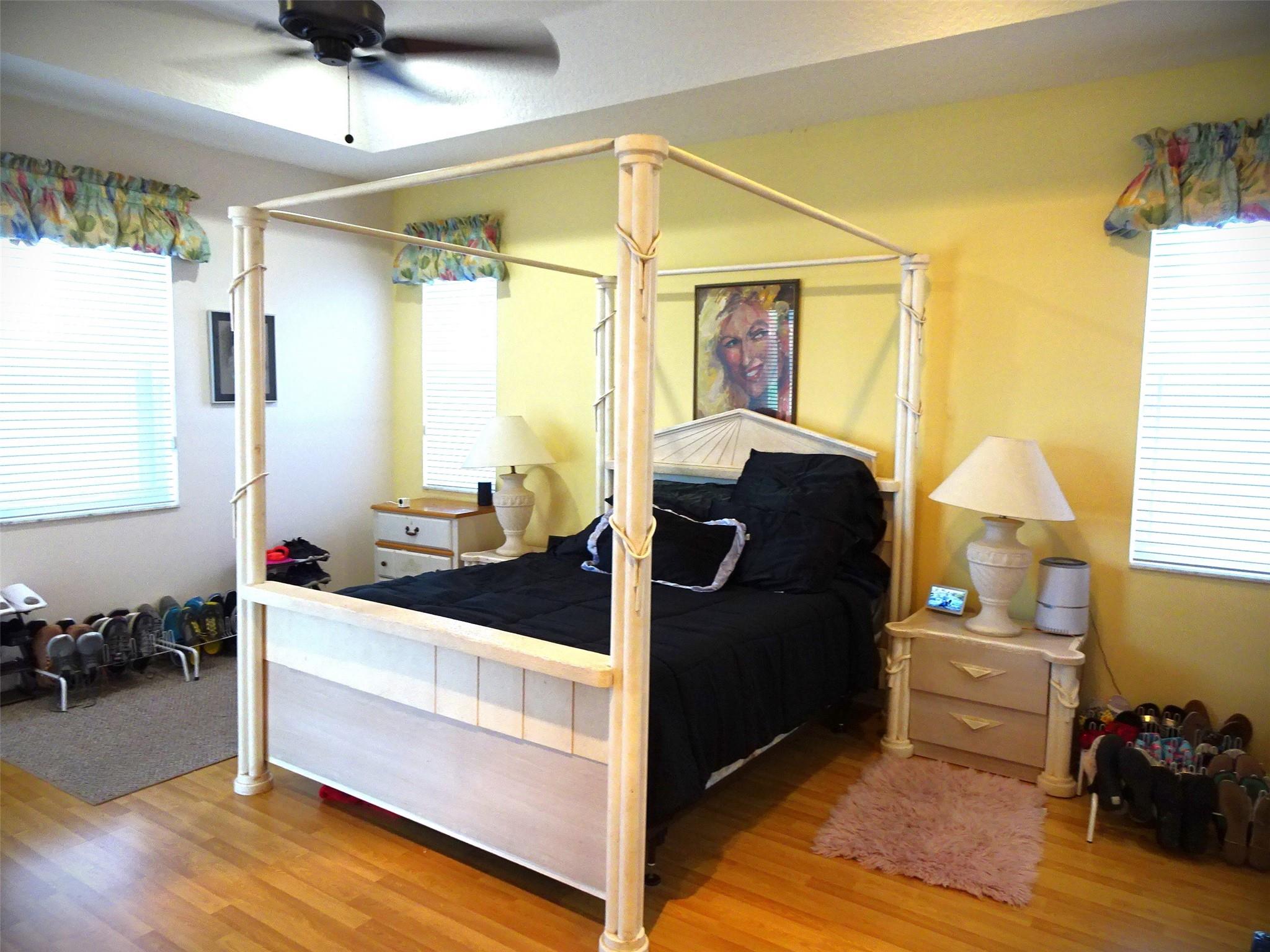 MASTER BEDROOM WITH VIEWS TO LAKE