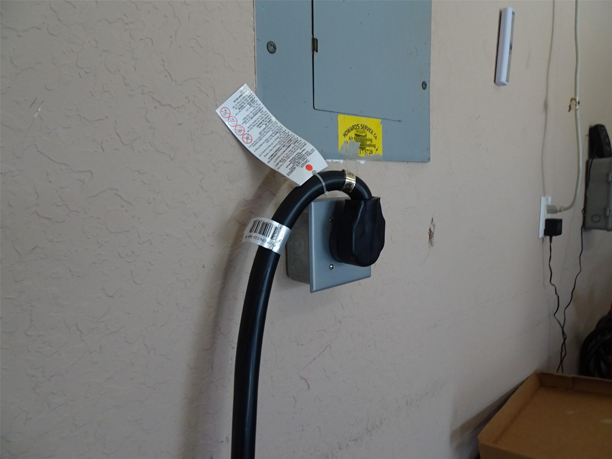 PLUG FOR ELECTRIC CARS