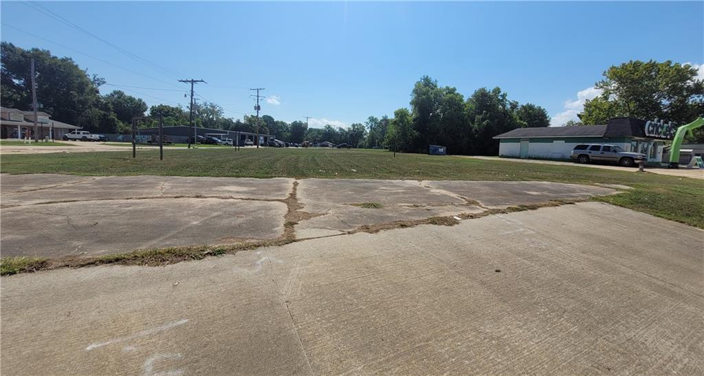 Photo of 519 E TUNICA Drive, Marksville, LA 71351