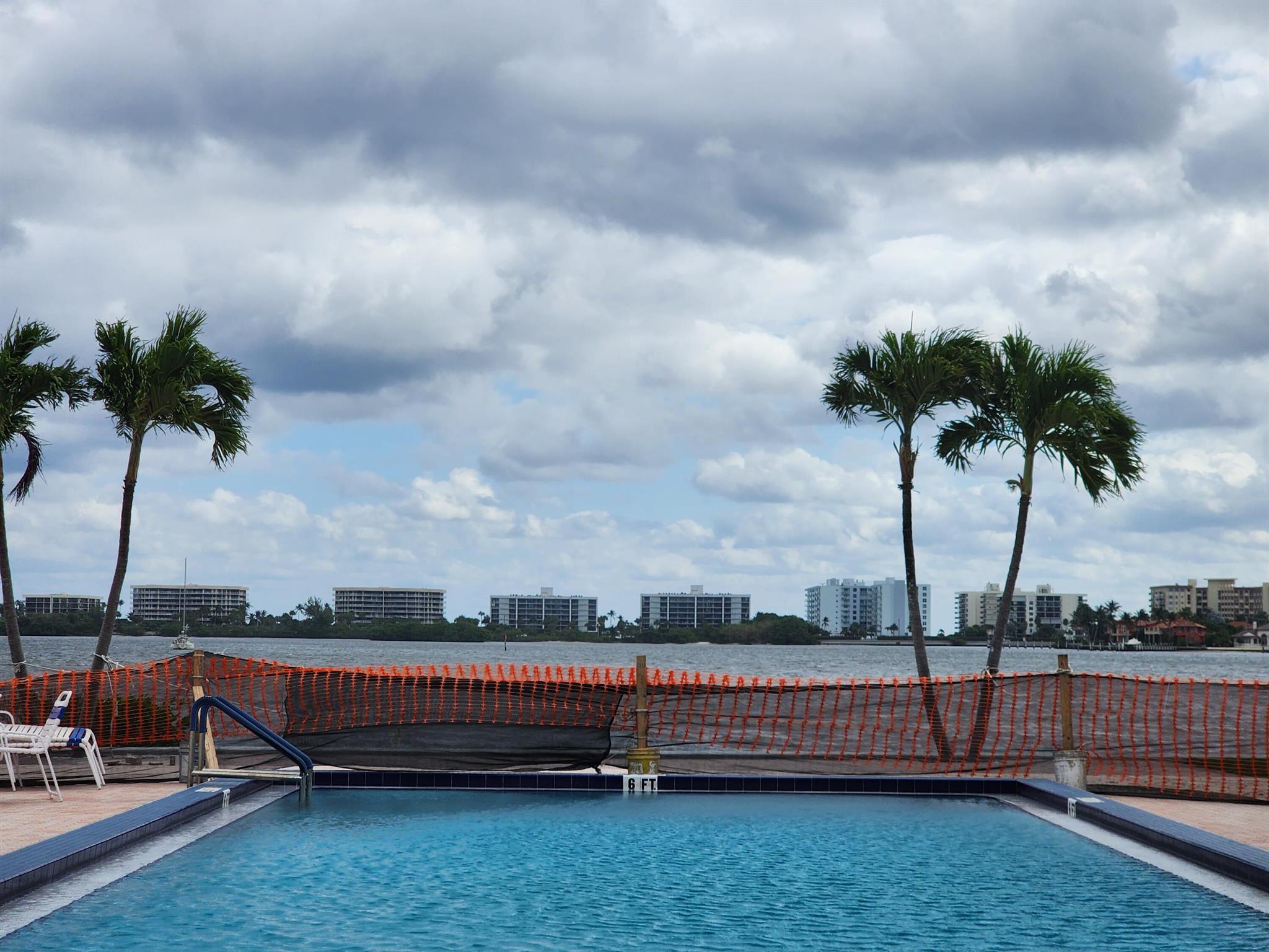 1516 S Lakeside Drive Unit# 318 Lake Worth Beach FL 33460 | R10907838