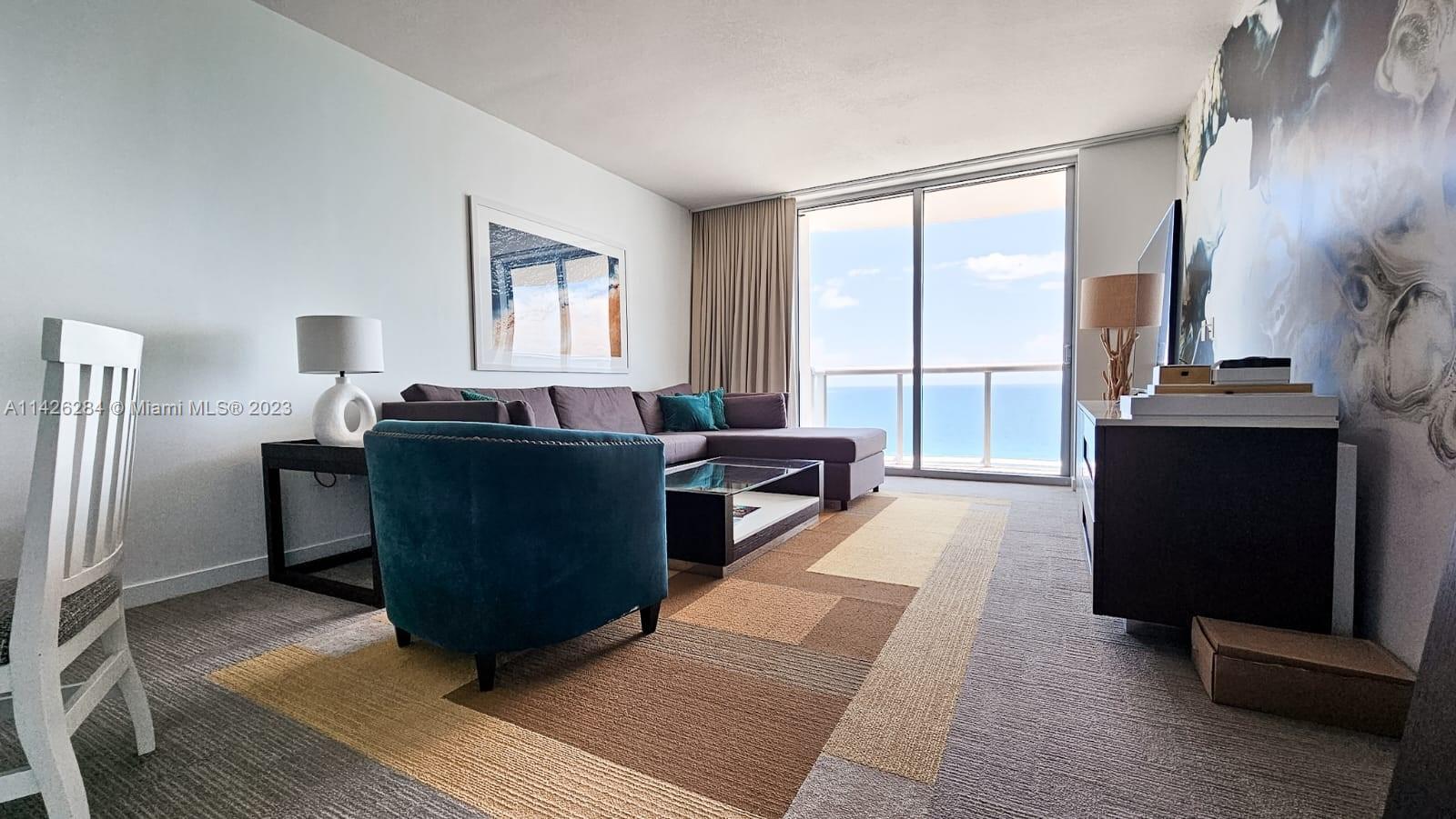 Apartamento à Venda em Sunny Isles Beach, FL