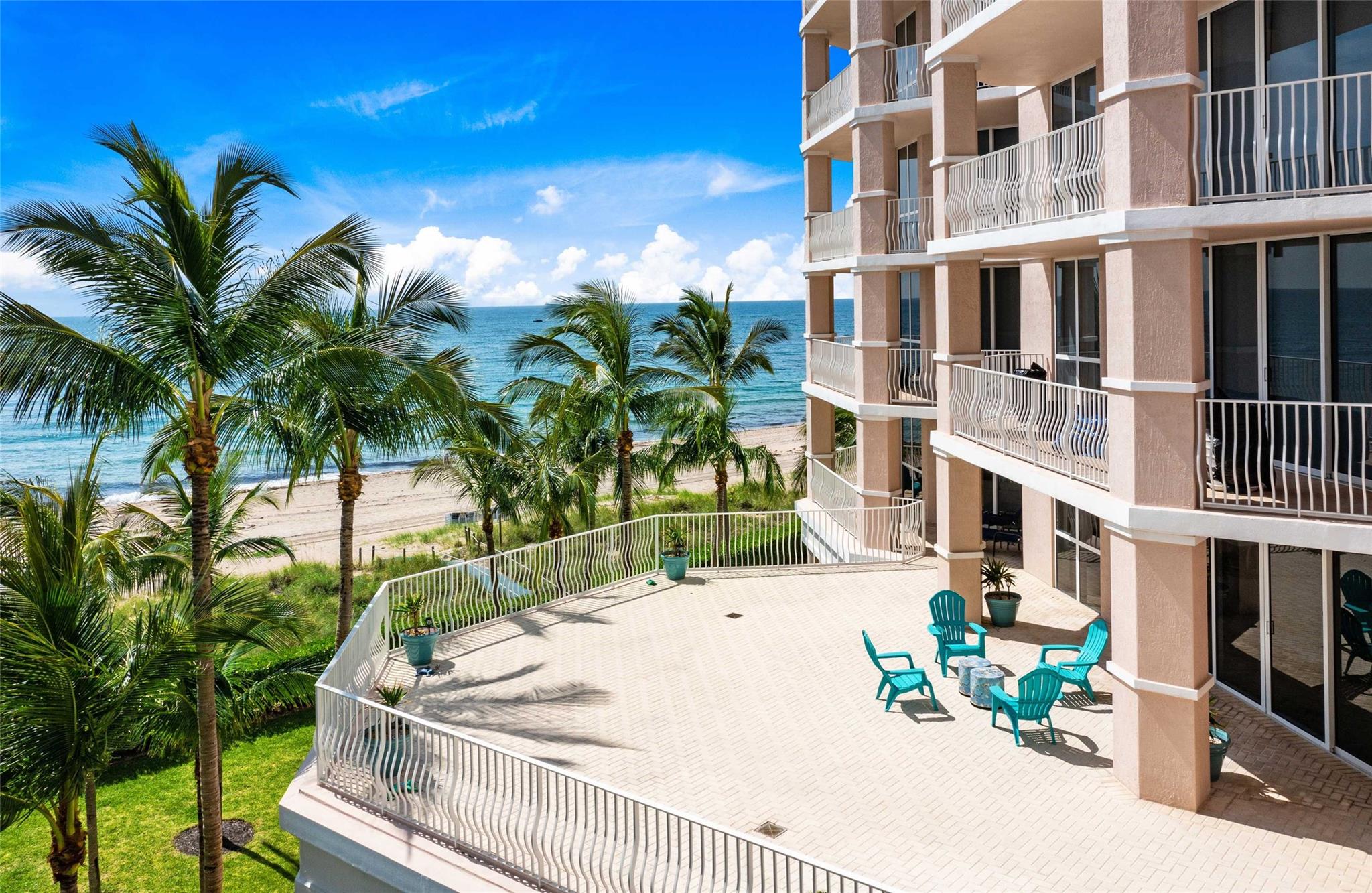 2600± Sq Ft Private Outdoor Terrace