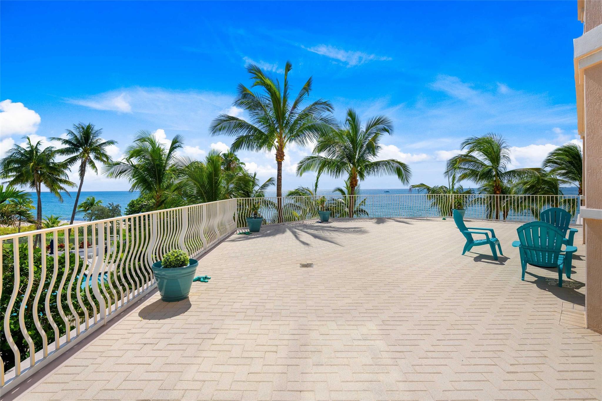 2600± Sq Ft Private Outdoor Terrace