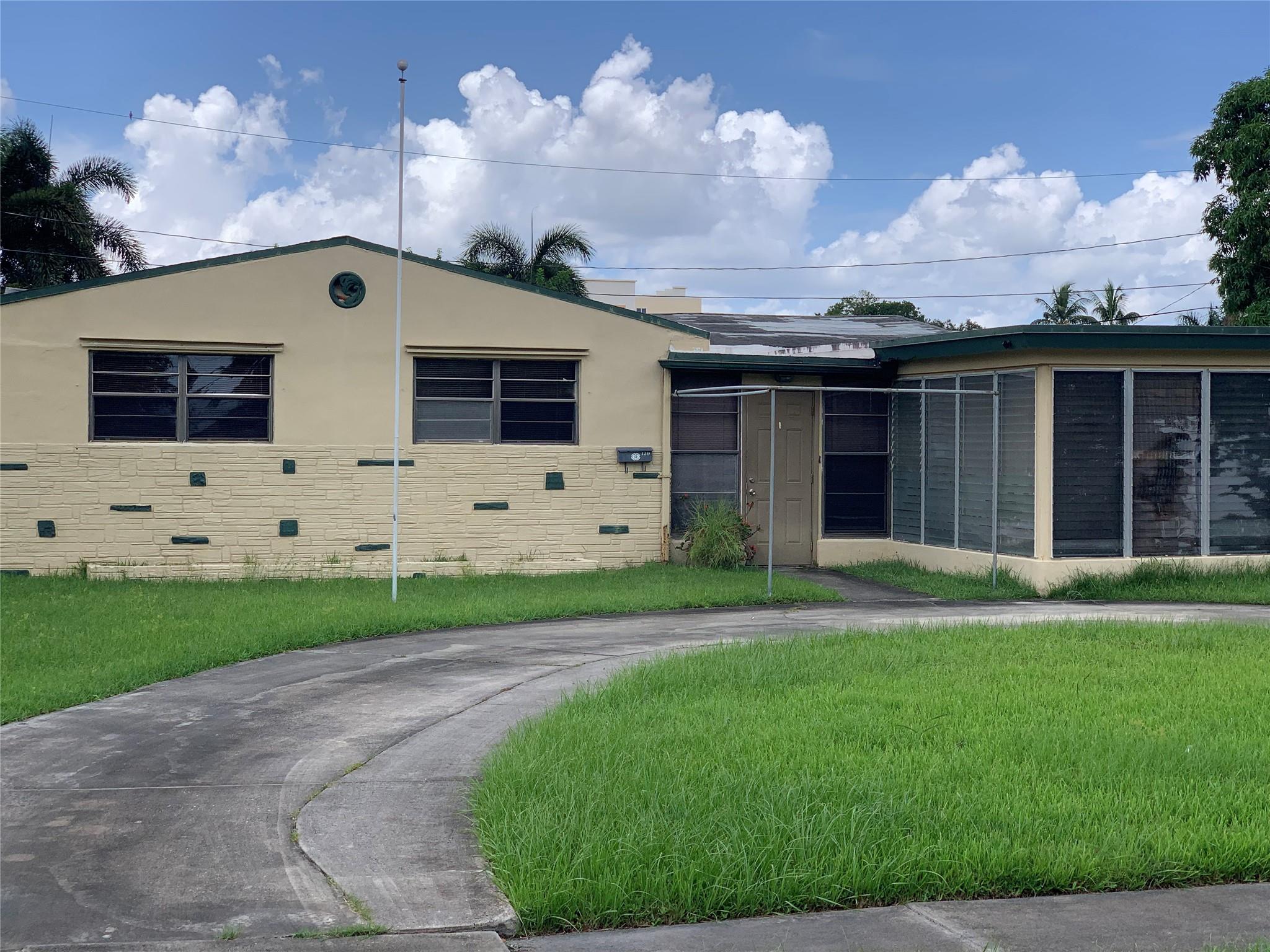 129 Ne 2nd Ave Dania Beach FL 33004 | F10395830