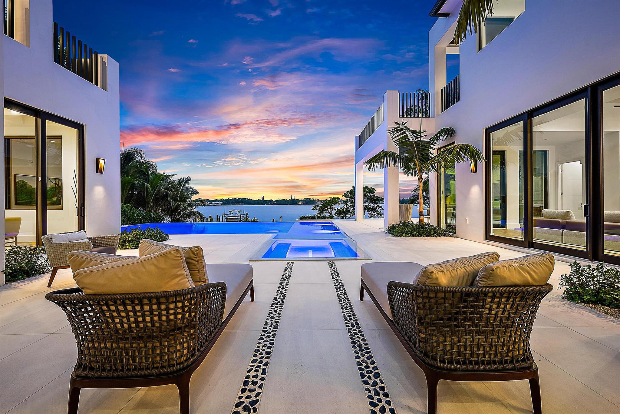 275 River Drive Tequesta FL 33469 | R10915133