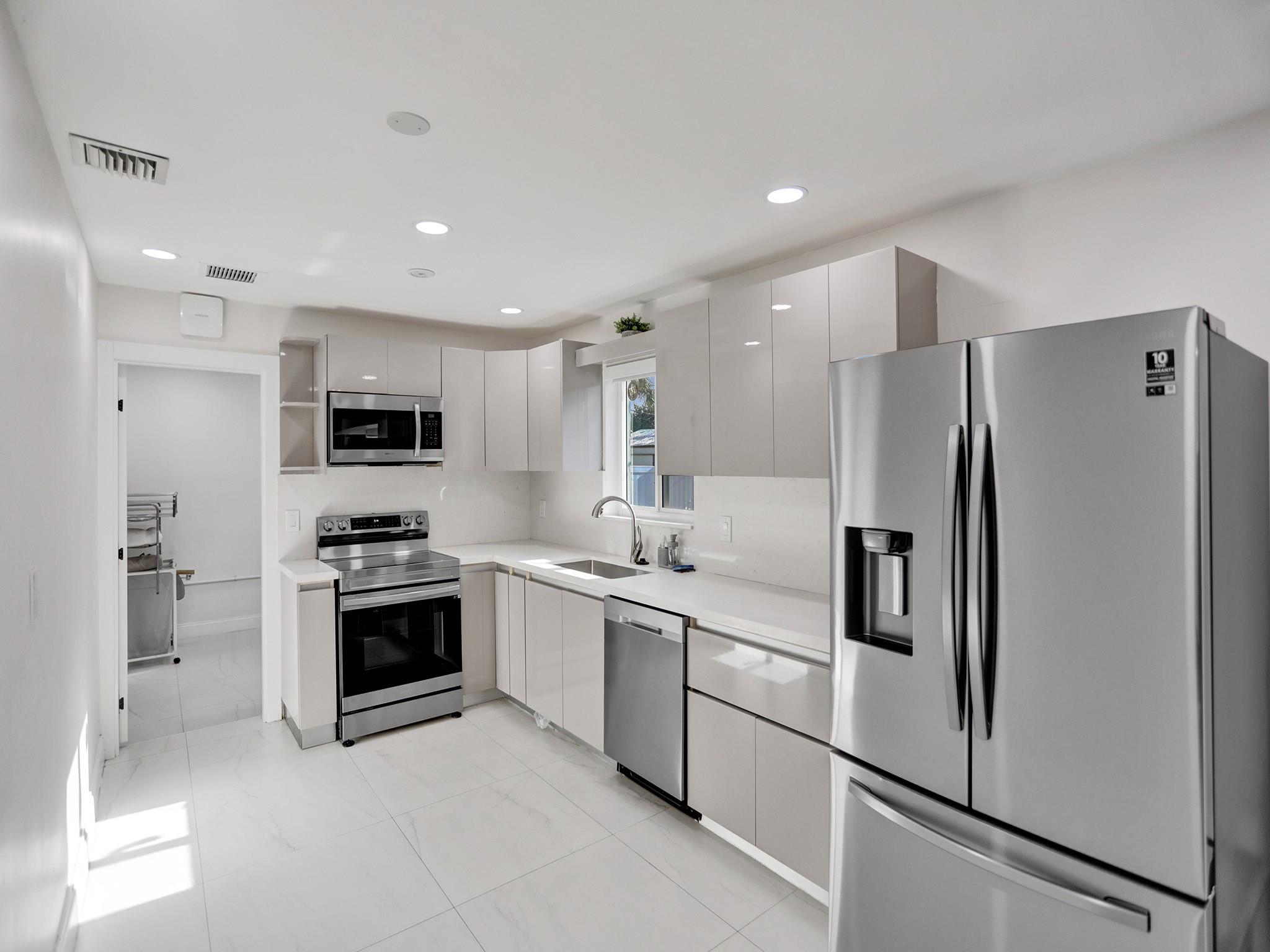 131 Nw 72nd way Pembroke Pines FL 33024 | F10398161