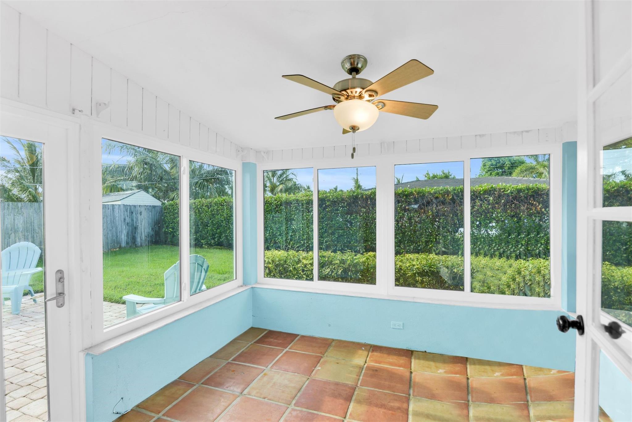 unfurnished florida room / office / den