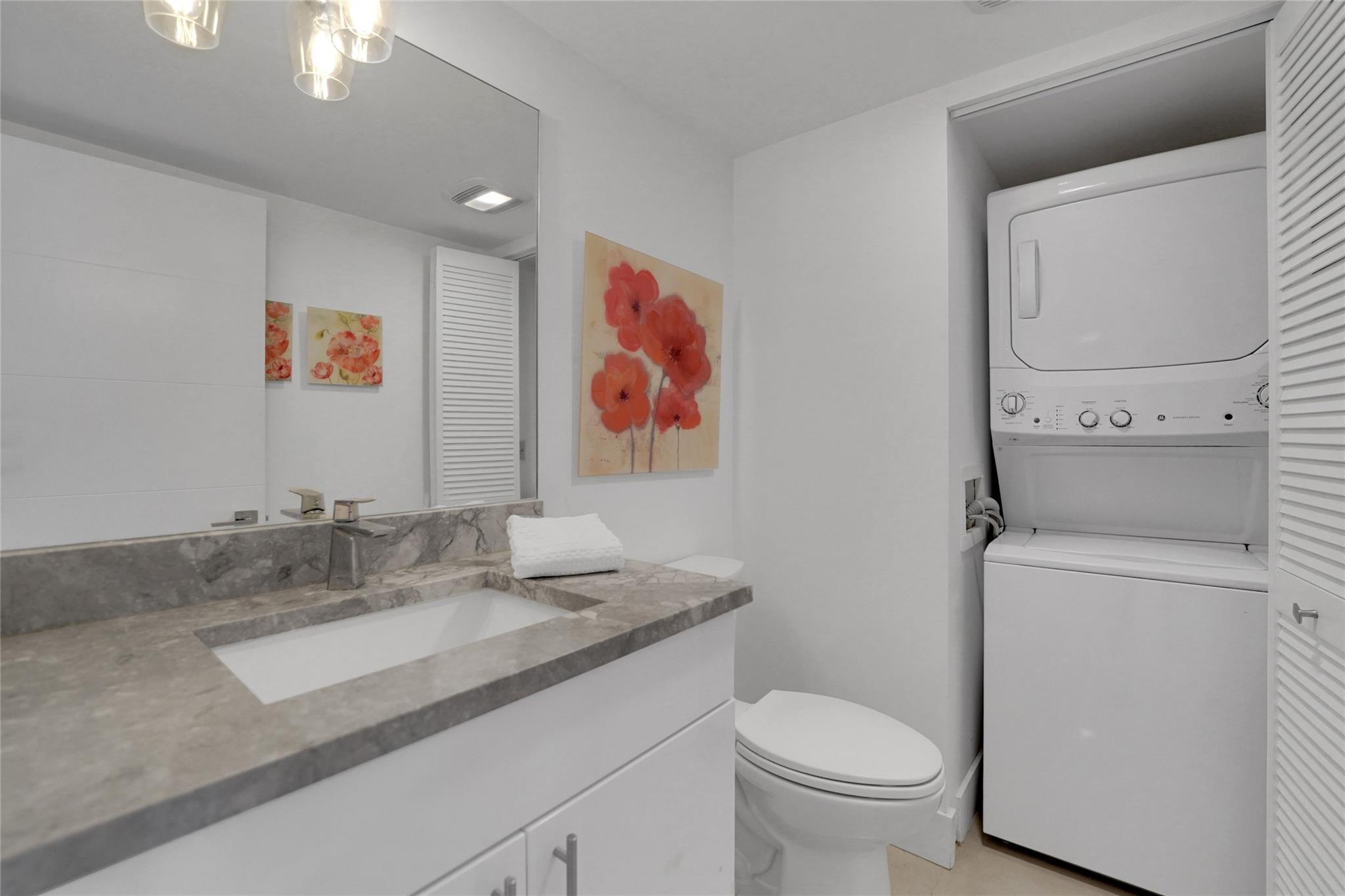 HALF BATH 
WASHER/DRYER