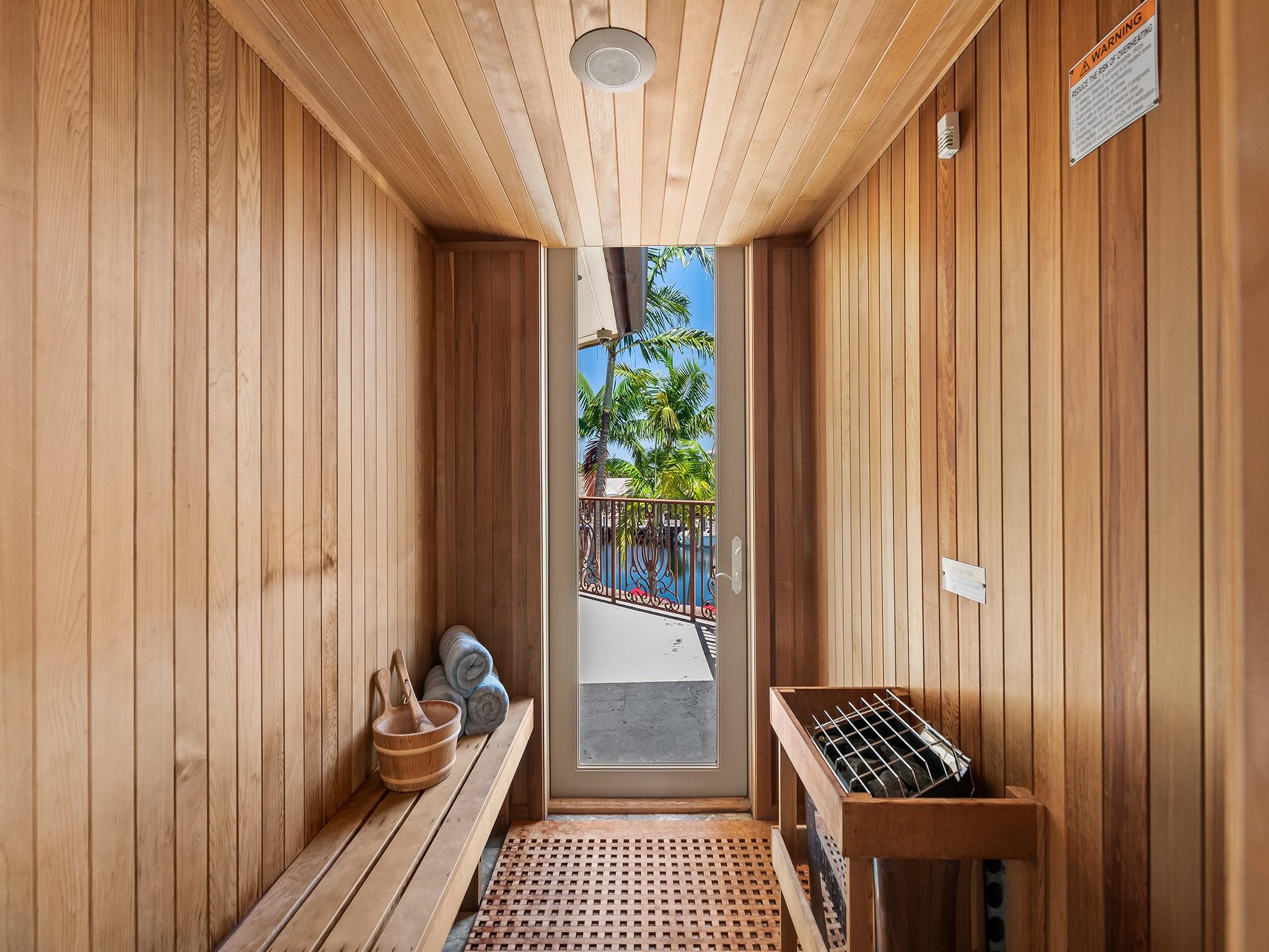 Master bedroom (upstairs bedroom #1)