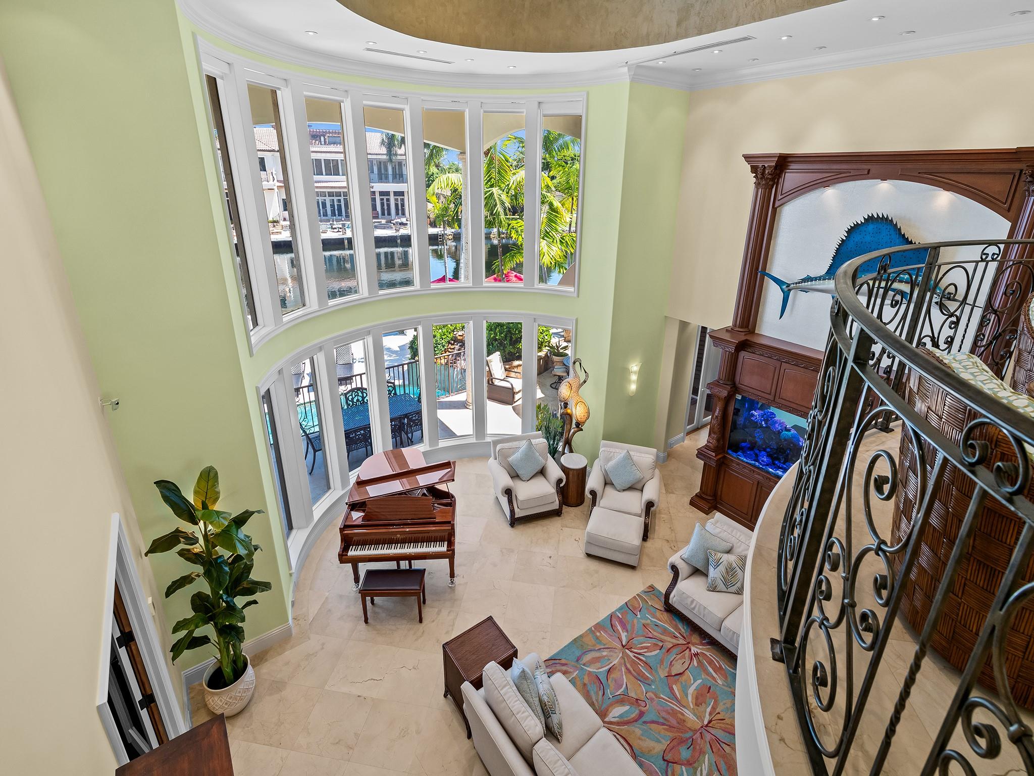 2nd floor living room (can be another bedroom)