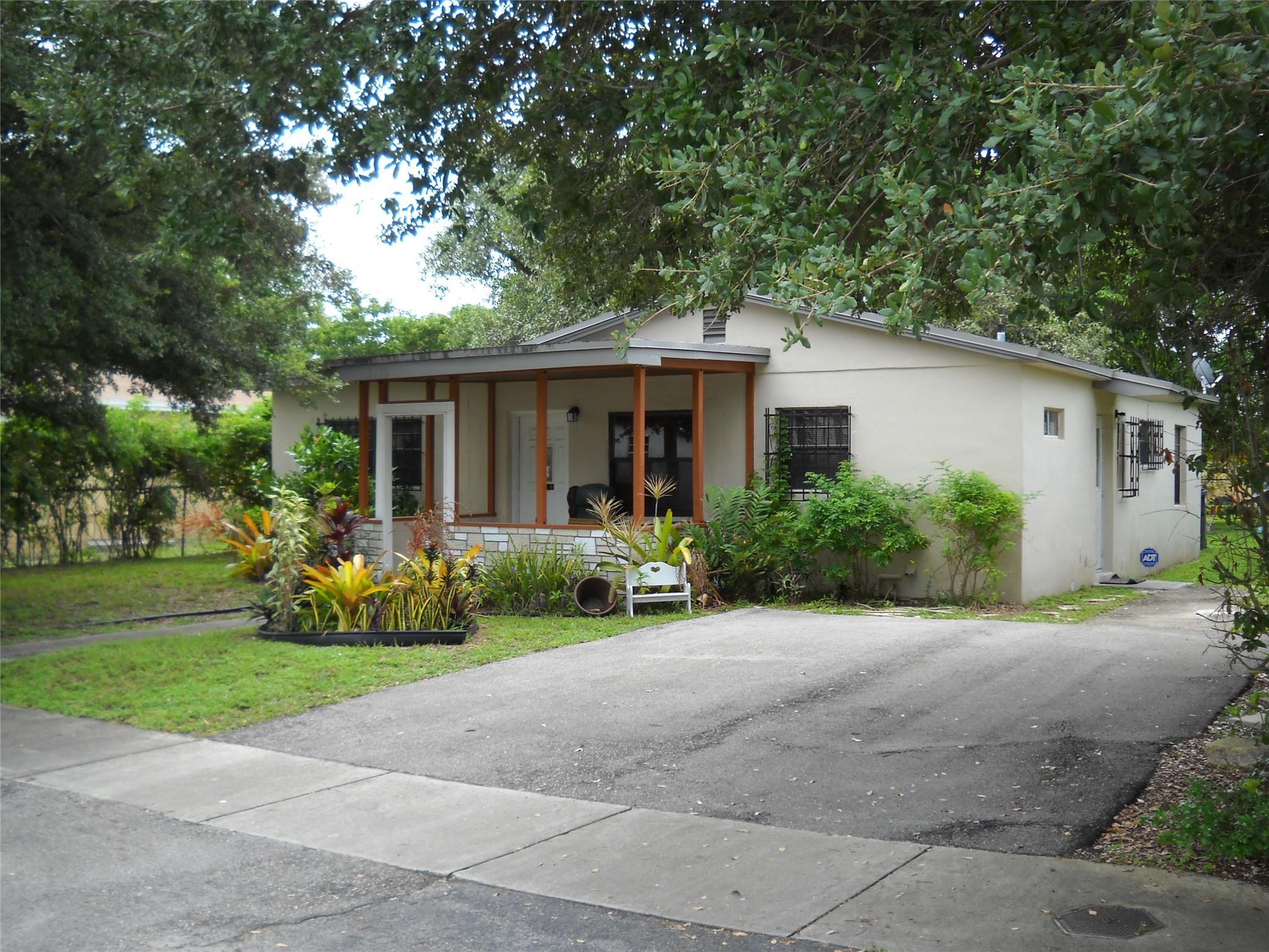 3930 Sw 27th St West Park FL 33023 | F10401324