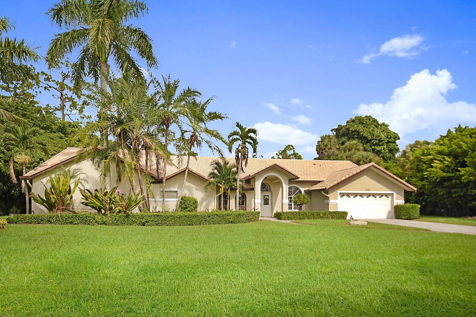 13399 Doubletree Circle, Wellington, FL 33414, 4 Bedrooms , 4 Bathrooms ,Single Family Residence,Off Market,R10924607, Horizon Palm Realty Group