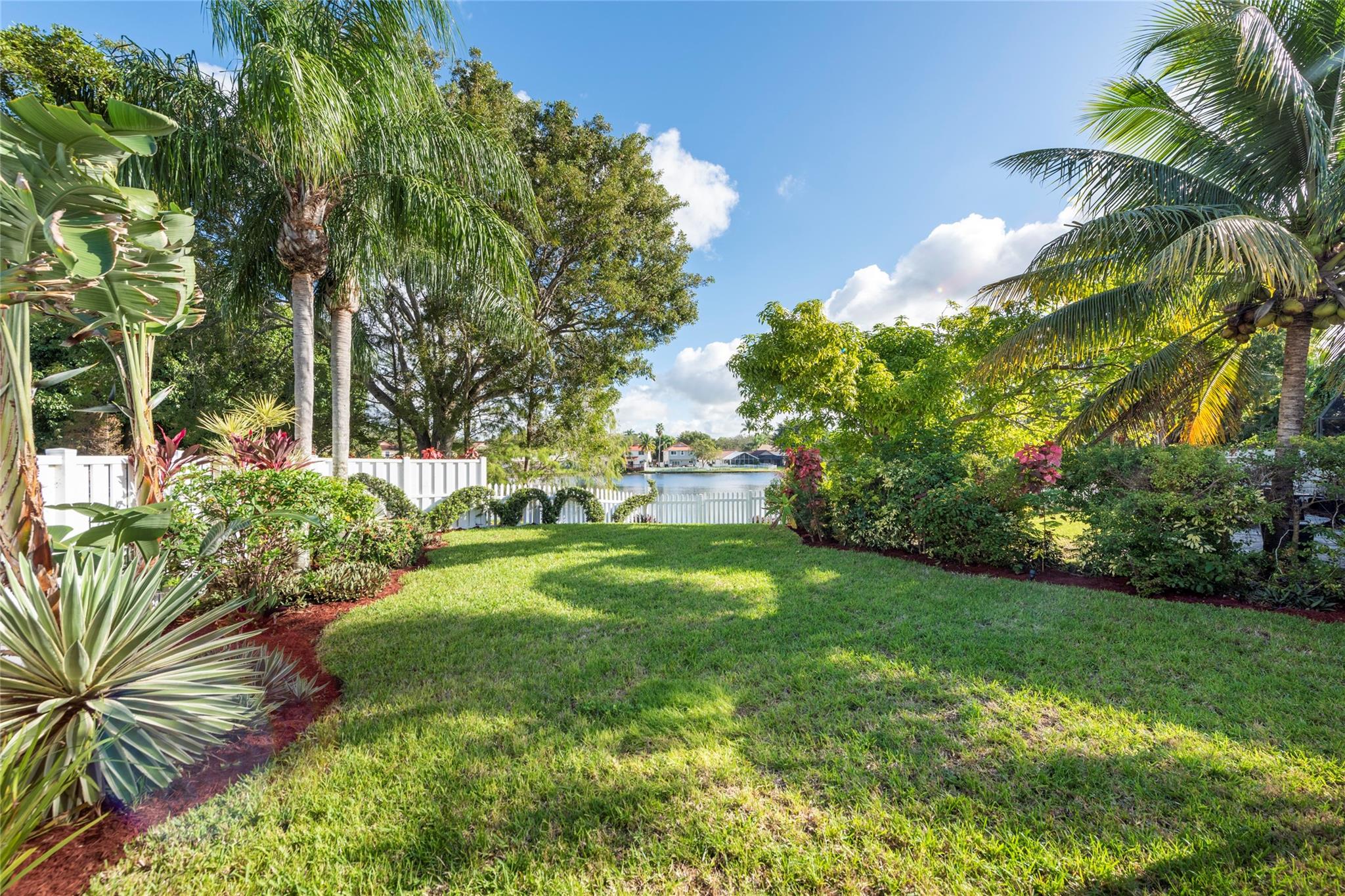 STUNNING WATERVIEWS, OVERSIZED YARD