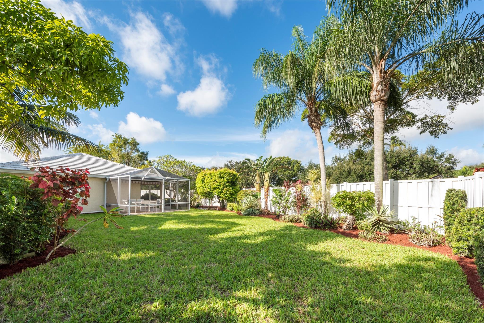 OVERSIZED YARD ON WATER